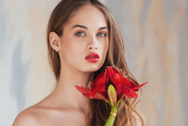 machiaj de mireasă cu buze roșii